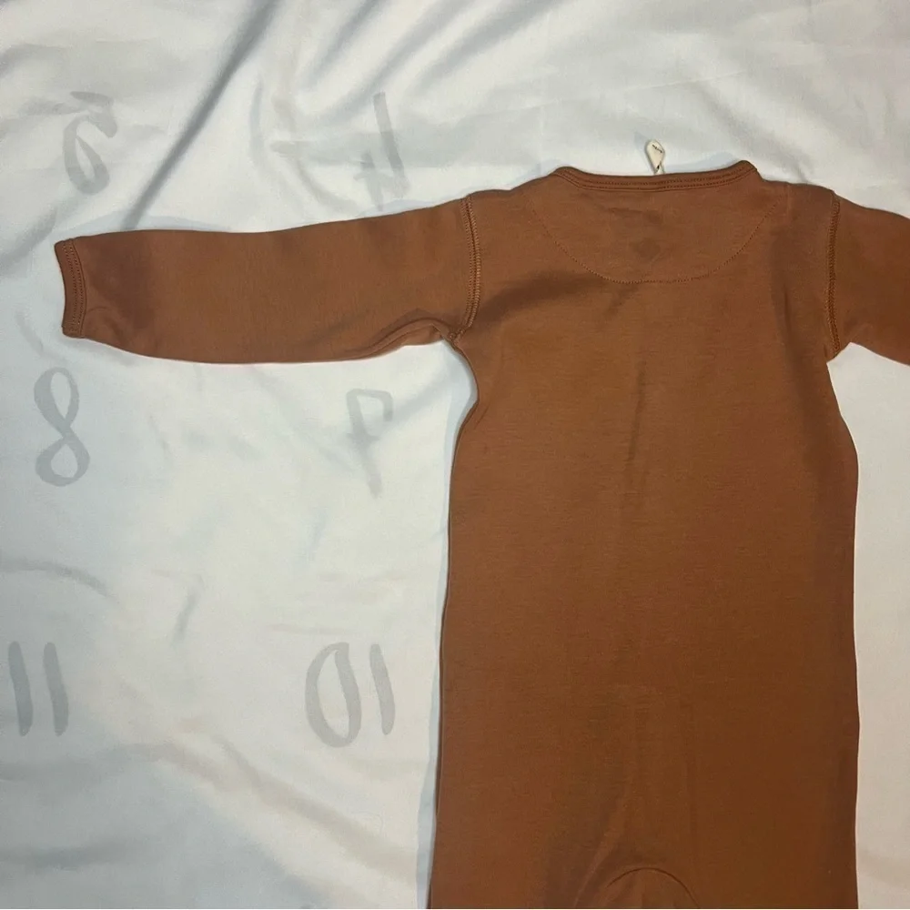 Quincy Mae Amber Full Snap Organic Cotton Footie in Size 6-12 Months
